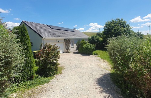 Montfaucon Villa | 3 bedroom villa with pool view 10 min besancon