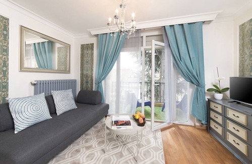 Villejuif Apartment | 3 Independent Apartments with Balcony – Line 7