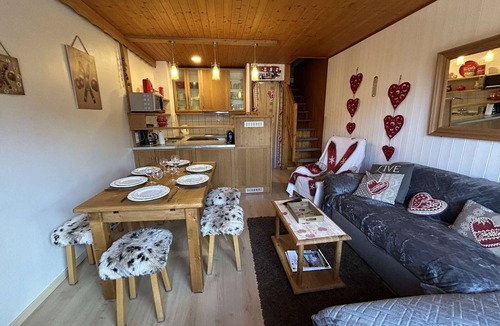 Meribel Centre Apartment | 3-room apartment, 6 people, near slopes, parking