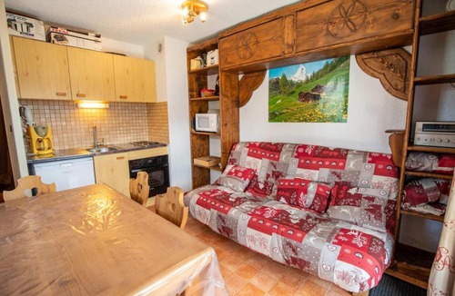 Villarodin-Bourget Apartment | 300m from resort center, Ground floor, balcony, parking, tv, ski locker, 35m², La Norma