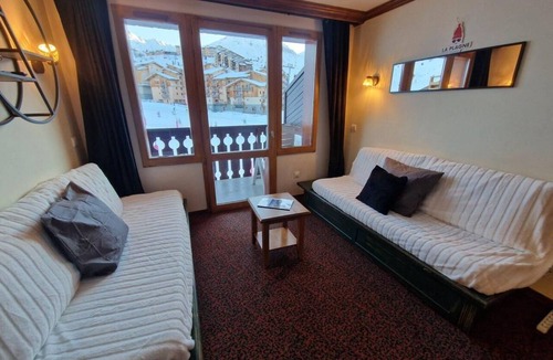 Plagne Soleil Apartment | 300m from shops, 4th floor, view ski slopes, balcony, parking, tv, 30m², La Plagne