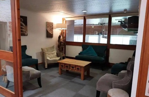 Saint-Jacques-des-Blats Apartment | 32 m² Room, 2 Rooms, 2 Bathrooms (no kitchen), Sleeps 6