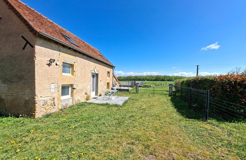 Saint-Yan House | 4/6 person cottage with heated swimming pool