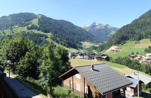 Beaufort Ski Chalet | 4-bedroom chalet for 6 people, near village, terrace, ski storage