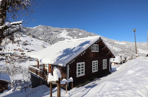 Beaufort Ski Chalet | 4-bedroom chalet for 6 people, near village, terrace, ski storage