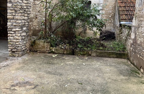 Saint-Bris-le-Vineux House | 4 Bedroom Private vacation home in Saint-Bris-le-Vineux