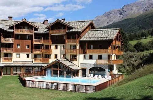 Val Cenis Apartment | 4 Rooms, Sleeps 8