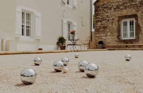 Saunieres House | 4-star Maison de Maître, 25 minutes from Beaune. Swimmingpool, sauna, steamroom.