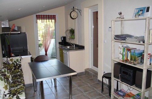 Taillades Cottage | 4pers air-conditioned gite with heated pool at Les Taillades in the Luberon