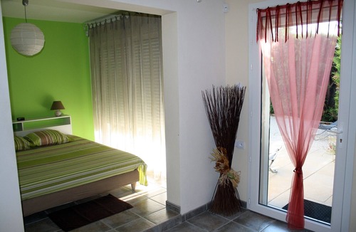 Taillades Cottage | 4pers air-conditioned gite with heated pool at Les Taillades in the Luberon