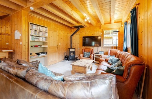 Saint-Jean-dʼAulps Ski Chalet | 5 bedroom ski chalet in Portes du Soleil, sleeps up to 10, Free Wifi