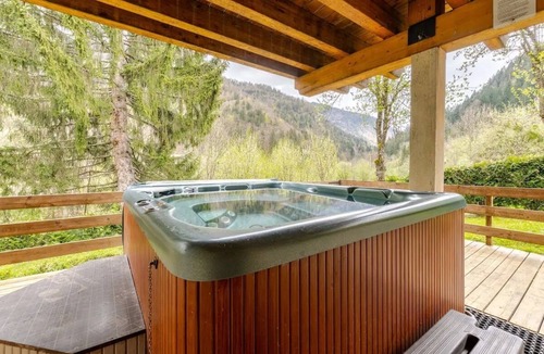 Saint-Jean-dʼAulps Ski Chalet | 5 bedroom ski chalet in Portes du Soleil, sleeps up to 10, Free Wifi
