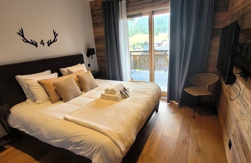 Les Gets Ski Chalet | 5* Chalet in Les Gets: Luxury, jacuzzi, sauna, pets allowed