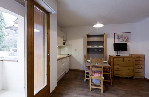 Brides-les-Bains Apartment | 50m from resort center, 3rd floor, view mountain, balcony, 24m², Brides Les Bains
