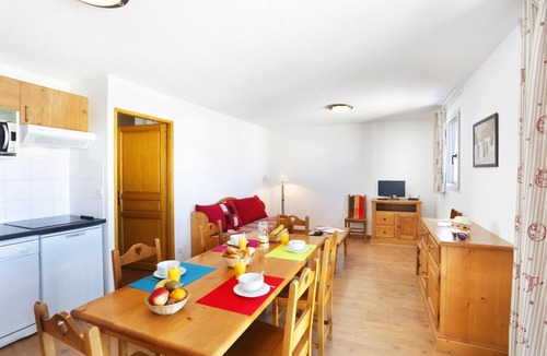 Germ Apartment | 50m from shops, swimming pool, balcony, parking, tv, ski locker, 60m², Peyragudes