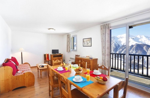 Germ Apartment | 50m from shops, swimming pool, balcony, parking, tv, ski locker, 60m², Peyragudes