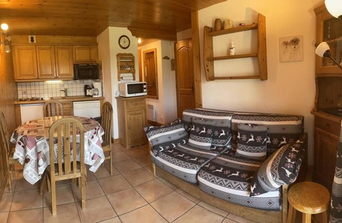 Les Saisies Apartment | 50m from ski slopes, 1st floor, view mountain, balcony, tv, ski locker, 29m², Les Saisies