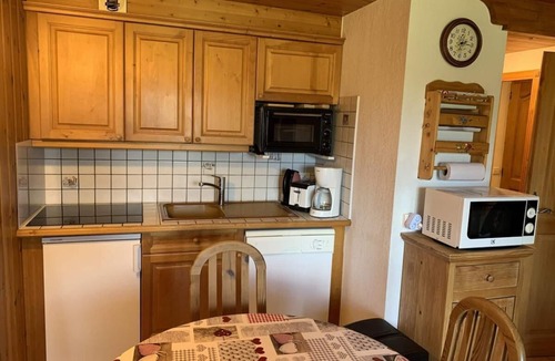 Les Saisies Apartment | 50m from ski slopes, 1st floor, view mountain, balcony, tv, ski locker, 29m², Les Saisies