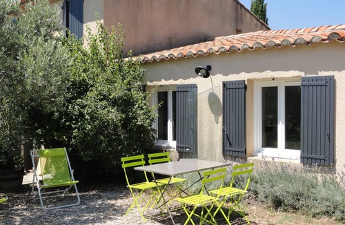 Bedoin Cottage | 600m from the village, fully renovated gîte, all comforts, pets welcome.