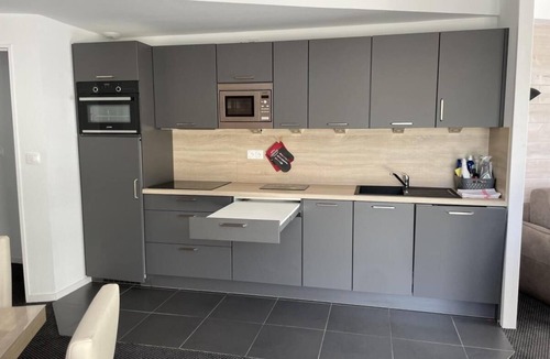 Eaux-Bonnes Apartment | 80m from resort center, 5th floor, swimming pool, balcony, tv, ski locker, 75m², Gourette