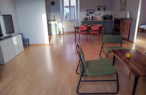 Livinhac-le-Haut Apartment | 85m2 apartment in 18th century house in the heart of the village.