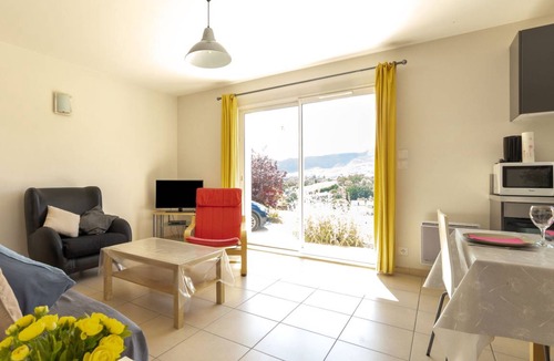 Sainte-Jalle Apartment | 90 m² Apartment ∙ 3 bedrooms ∙ 6 guests