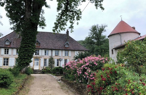 Hagneville-et-Roncourt Apartment | A 16th-century dovecote surrounded by the beautiful grounds of Roncourt Castle