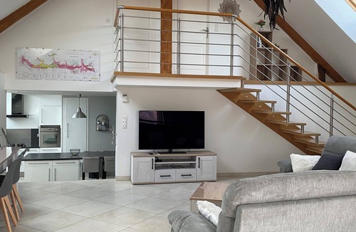 Vignoles Apartment | A 3-star apartment, quiet, spacious, and bright, located in a village 5 km from Beaune.