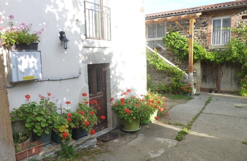 Teilhard House | A 3-star, fully equipped vacation rental in a quiet, rural setting