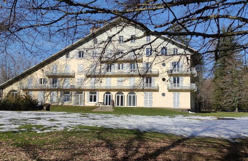 Bonlieu Apartment | A balcony overlooking the Jura's most beautiful lake