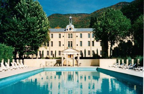 Montbrun-les-Bains Apartment | A beautiful 2 persons studio in a chateau with swimming pool
