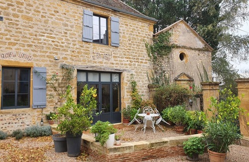 Iguerande House | A beautiful escape between the Loire and the hills