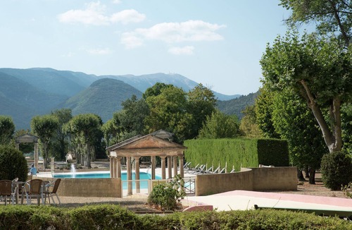 Montbrun-les-Bains Apartment | A beautiful 2 persons studio in a chateau with swimming pool.