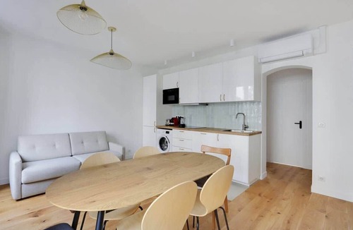 Charonne Apartment | A Bright 2-BR in Nation - Charonne