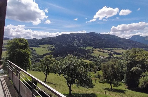 Viuz-en-Sallaz House | A country house in a quiet location on the edge of the woods.