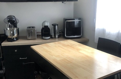 Vigneux-sur-Seine Apartment | A cozy apartment close to transport links for your Idf escapades.