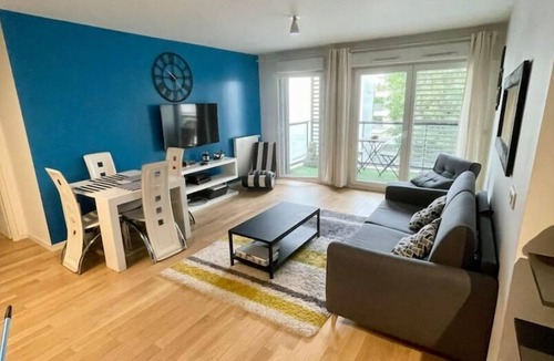 Joinville-le-Pont Apartment | A l'Orée du bois de Vincennes 3 rooms ac balcony