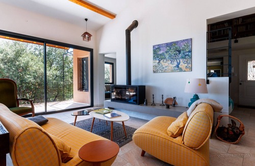 Reauville Villa | A modern villa with swimming pool and views in Drôme Provençale
