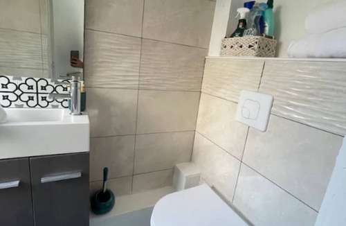 Antony Apartment | A Seulement 30 min de Paris, Près du RER B