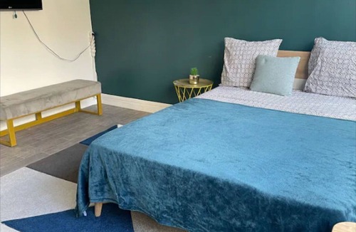 Antony Apartment | A Seulement 30 min de Paris, Près du RER B