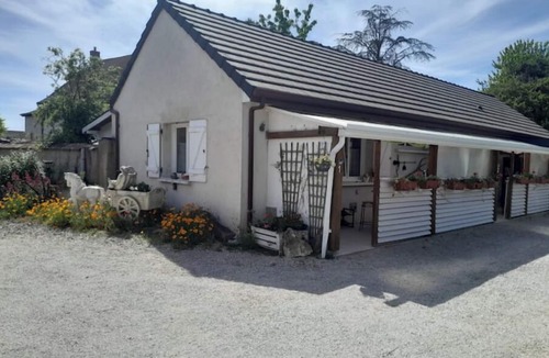 Treclun Apartment | A39, Exit N*5, T1: Quiet/Peaceful/Relaxing/Safe. Sleeps 2 (140/200) + pets