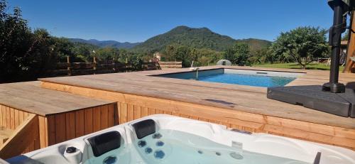 Estadens House | Accords Pyrénées - Vue Pyrénées - Piscine et spa - classé 4 étoiles