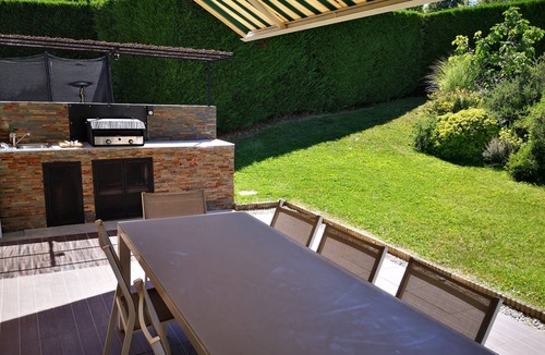 Saint-Jean Villa | Agréable Maison Avec Piscine Chauffée et Jardin, Idéale Pour les Familles