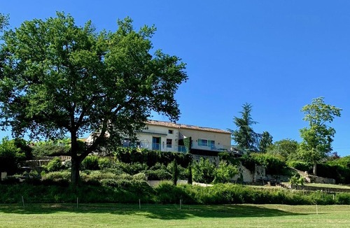 Razac-de-Saussignac Villa | AGRANGESUD Luxury Dordogne Villas, overlooking Chat Vigiers golf, 25min Bergerac