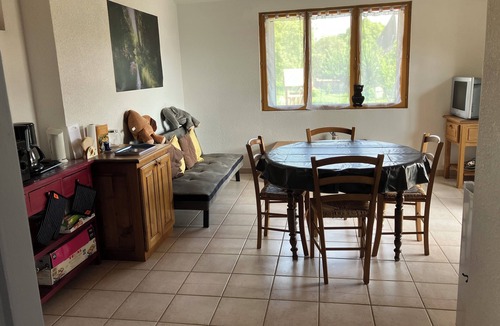 Abbenans Apartment | Air-conditioned apartment with covered terrace, 5km from Bournel golf course
