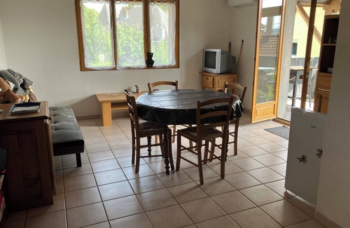 Abbenans Apartment | Air-conditioned apartment with covered terrace, 5km from Bournel golf course