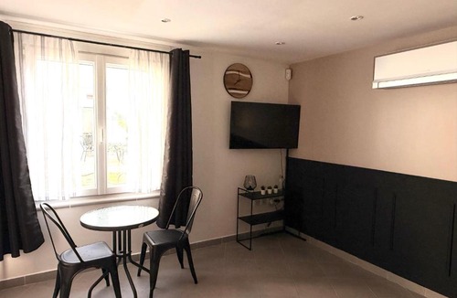 Orly Apartment | Air-conditioned studio with terrace 5 min to Metro Line 14
