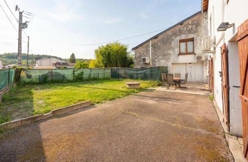 Socourt Villa | Air Hockey avec Jardin et Climatisation