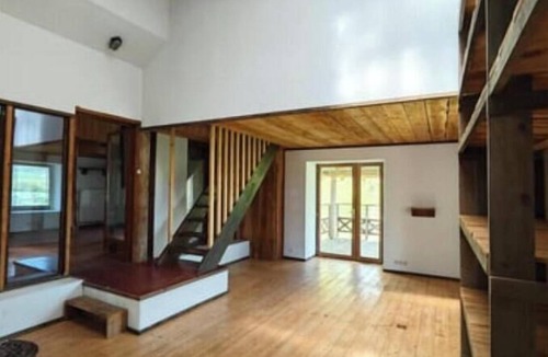 Champougny Ski Chalet | Along the Water – A Cozy Vacation Rental for 8 People on the Canal