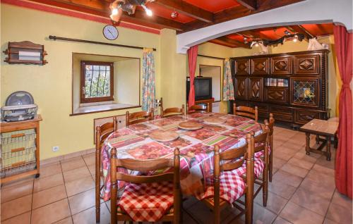 Intres House | Amazing Home In Intres With Wifi